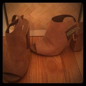 Shugg chunky heel peep toe